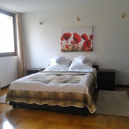 Apartment Nowiniarska Near The Old Town