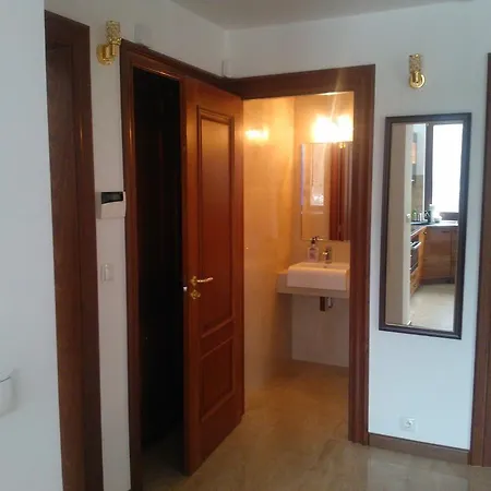 Apartament Nowiniarska Near The Old Town *