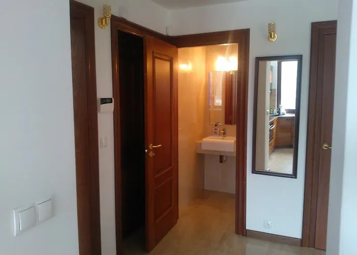 Apartament Nowiniarska Near The Old Town *